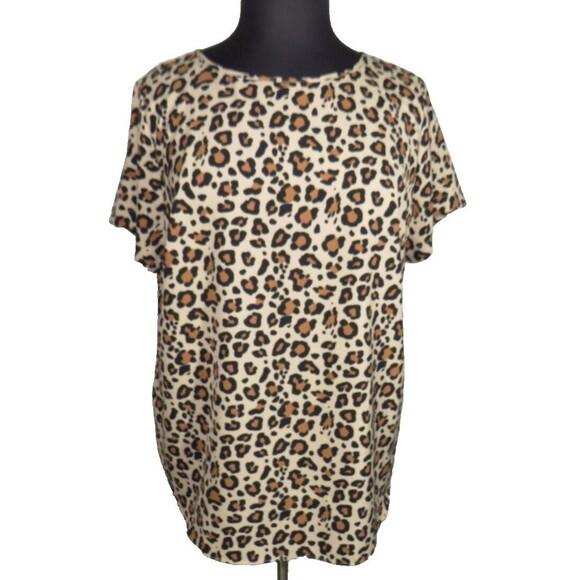 Ava + Viv Women's Leopard Print Short Sleeve Back Button Detail Blouse Plus 1X - Picture 10 of 11